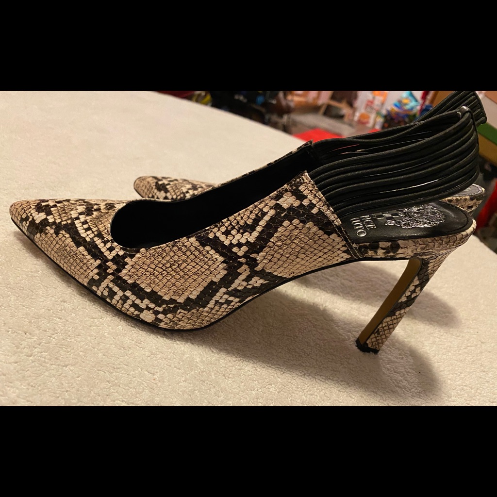 Almost Brand New  Snakeskin Heels By Vince Camuto  Box 43
